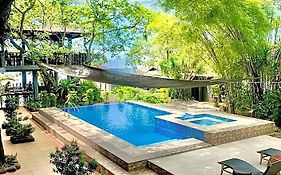 The Henry Resort Taramindu Laiya